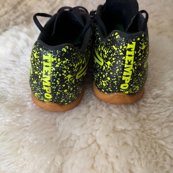 Nike Tiempo Indoor Soccer Shoes Black Volt Gum Sole Men’s 8.5 - Picture 6 of 7